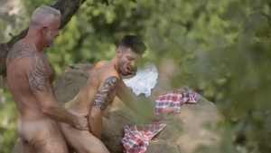 IconMale - American Casey Everett dick sucking outdoors