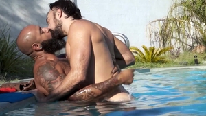 SayUncle Labs: Hard sex in tandem with muscled gay Mason Lear